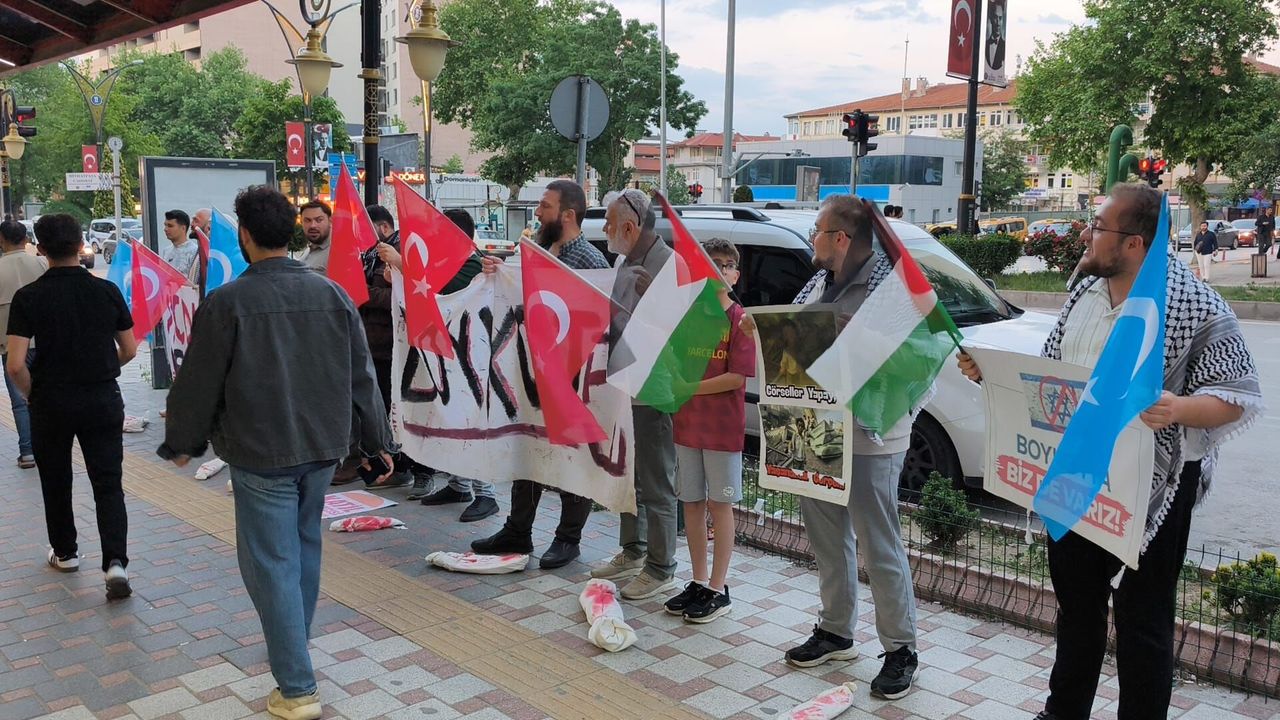 Kütahya’da vatandaşlar “Burger King boykot”undan v