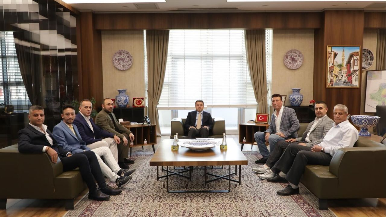 Kütahya Valisi Işın çarşı yönetimini kabul etti