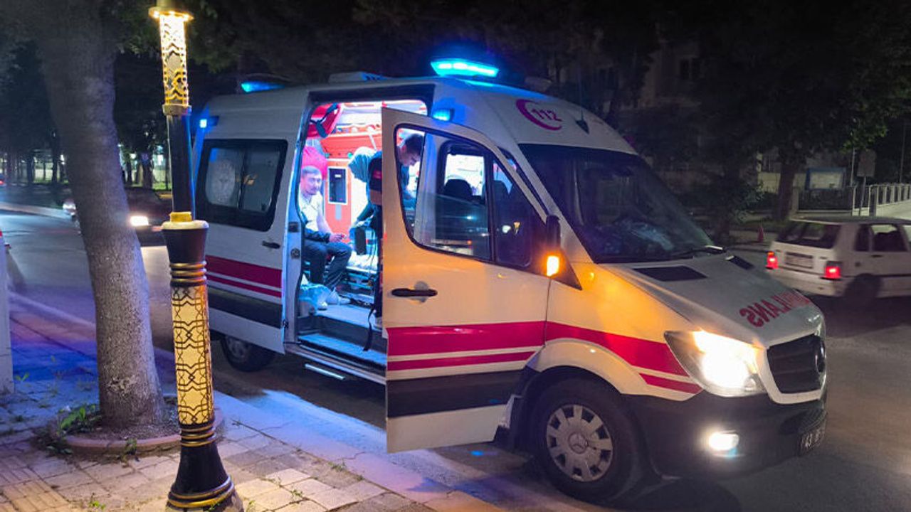 Kütahya'da kurye ile hafif ticari araç çarpıştı