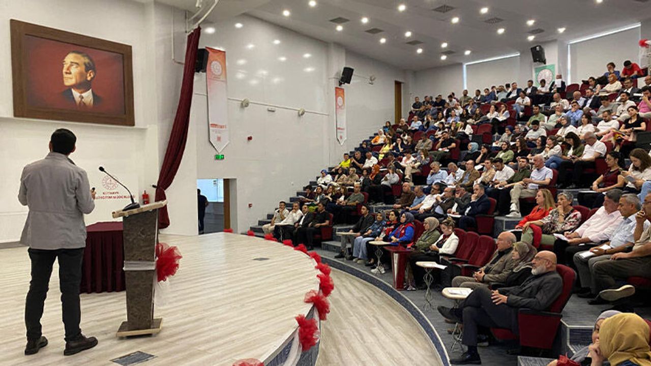 Kütahya’da öğretmenlere sosyal destek modeli anlatıldı