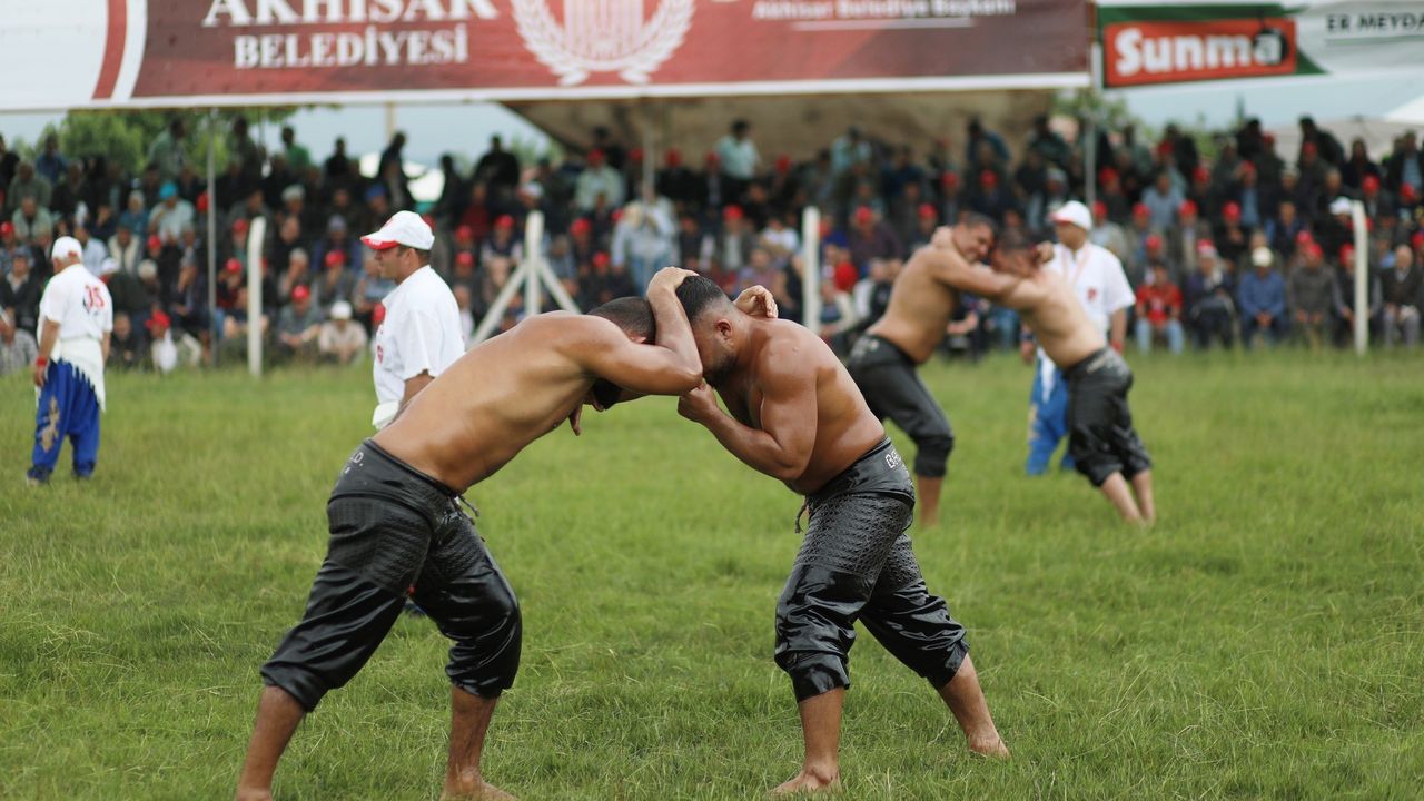 564. Çağlak Yağlı Güreşleri Başpehlivanı Ertuğrul Dağdeviren oldu