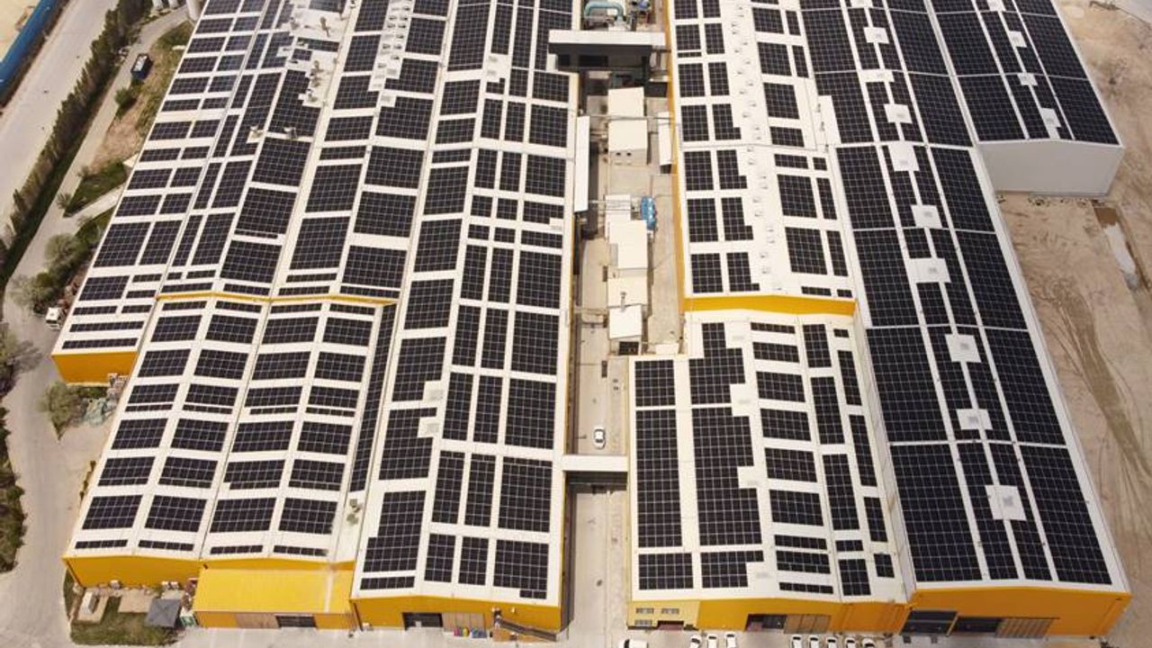 CW Enerji çatıları GES ile donatmaya devam ediyor