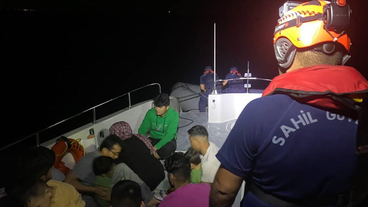 İzmir'de 24 düzensiz göçmen kurtarıldı, 41 göçmen yakalandı