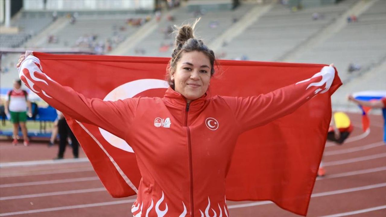 Milli sporcu Özlem Becerek, Avrupa Atmalar Kupası'nda altın madalya kazandı
