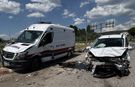 Kütahya'da ambulansla hafif ticari araç çarpıştı, yaralılar var