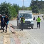 Kütahya’da Çamlıca Tabiat Parkı yolunda ot biçimi ve temizlik çalışması