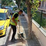 Kütahya’da Cumhuriyet Mahallesi’nde ot biçimi ve temizlik çalışması
