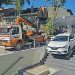 Kütahya'da ilginç kaza, otopark sandı, merdivenlere girdi!