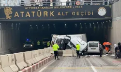 Afyonkarahisar'da altgeçitte kamyon devrildi