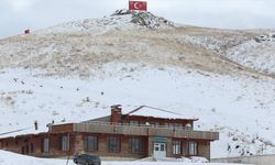 Hakkari’nin yüksek kesimlerinde kar yağışı etkili oldu