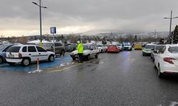 Kütahya’da engelli otoparkını kullandılar, cezayı yediler