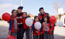 Kütahya’da jandarma ekipleri çocuklarla buluştu