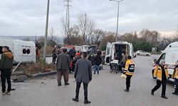 Balıkesir’de okul servisi ile tır çarpıştı, 26 kişi yaralandı