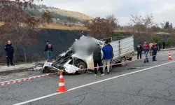 Gaziantep'te kamyonet tıra çarptı: 1 ölü