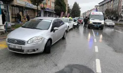 Kütahya’da motokurye ile otomobil çarpıştı, 1 yaralı