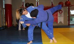 13 yıl sonra judoda zirveye çıkan sporcu, öğrencilerine ilham verdi