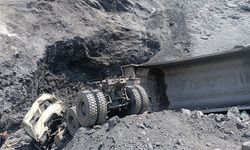 Kütahya'da hafriyat kamyonu uçuruma devrildi, sürücü öldü
