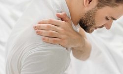 Sessiz ilerleyen omuz ağrısı ihmal edilmemeli