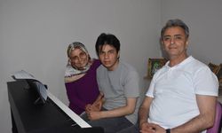 Otizmli Samet Ege, kendi kendine piyano öğrendi. Hedefi konservatuvar