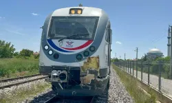 Uşak’ta tren ile traktör çarpıştı: 1 yaralı