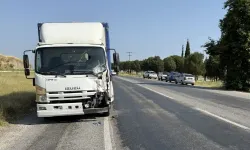İzmir’de kamyonet motosikletlere çarptı: 1 ölü, 1 yaralı
