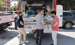 Kütahya Belediyesi’nden LGS sabahı öğrencilere sıcak çorba ikramı