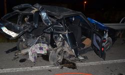 Kütahya'da minibüs otomobile çarptı, ölü ve yaralılar var
