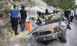 Kütahya’da iki otomobil kafa kafaya çarpıştı, yaralılar var