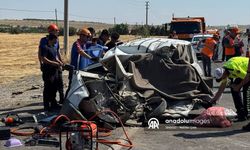 Uşak'ta kamyonla otomobil çarpıştı: Baba ve kızı hayatını kaybetti