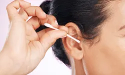 kulak temizliği yaparken dikkat edin: işitme kaybı riski
