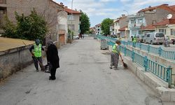Kütahya Bahçelievler Mahallesi’nde temizlik çalışmaları sürüyor