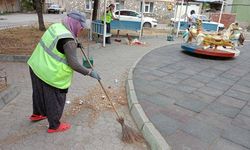 Kütahya’da Vefa Mahallesi’nde parklarda temizlik çalışması yapıldı