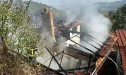 Kütahya’da iki katlı evdeki yangın korkuttu