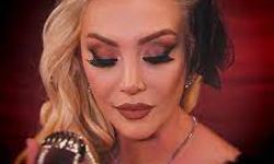 Şarkıcı Güllü kimdir? İşte hayatı ve albümleri