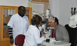 Kongolu doktor Türkiye’de kornea naklinde uzmanlaşıyor