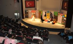 Kütahya’da öğrenciler tiyatro ile bağımlılığa dikkat çekti