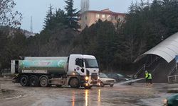 Kütahya’da okul bölgesinde temizlik çalışması yapıldı