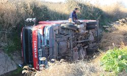 Manisa’da itfaiye aracı devrildi: 1 itfaiye eri yaralandı
