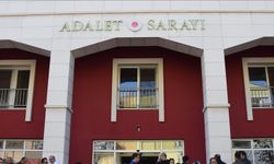 Manisa’da otizmli öğrenciyi merdivenden iten okul müdürü hakim karşısında