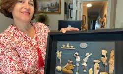 Sahildeki çakıl taşlarıyla sanatını zirveye taşıdı