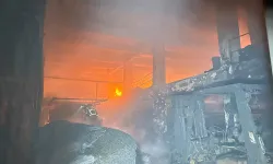 Uşak’ta plastik poşet fabrikasında yangın paniği