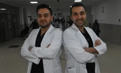 Afyonkarahisar’da genç doktor kardeşler aynı hastanede hizmet veriyor