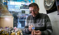 Depremlerde kaybettiği ailesinin mesleğini sürdürmeye devam ediyor