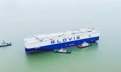 Dünyanın en büyük otomobil taşıyan gemisi denize indirildi