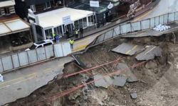 Kuşadası’nda yolda çökme meydana geldi