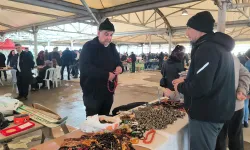 Kütahya Antika Pazarı’nın “koca ayak”lı antikacısı