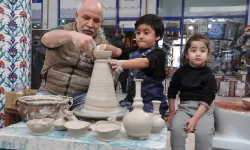 Kütahya'da minikler, çini çamurunu şekillendirdi