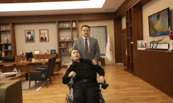 Kütahya Valisi Işın, engelli İsmet Öksüz ile buluştu