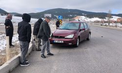 Kütahya’da ara yoldan çıktı, otomobile çarptı