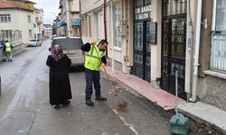 Kütahya’da Bahçelievler Mahallesi’nde ara sokaklarda temizlik çalışması yapıldı